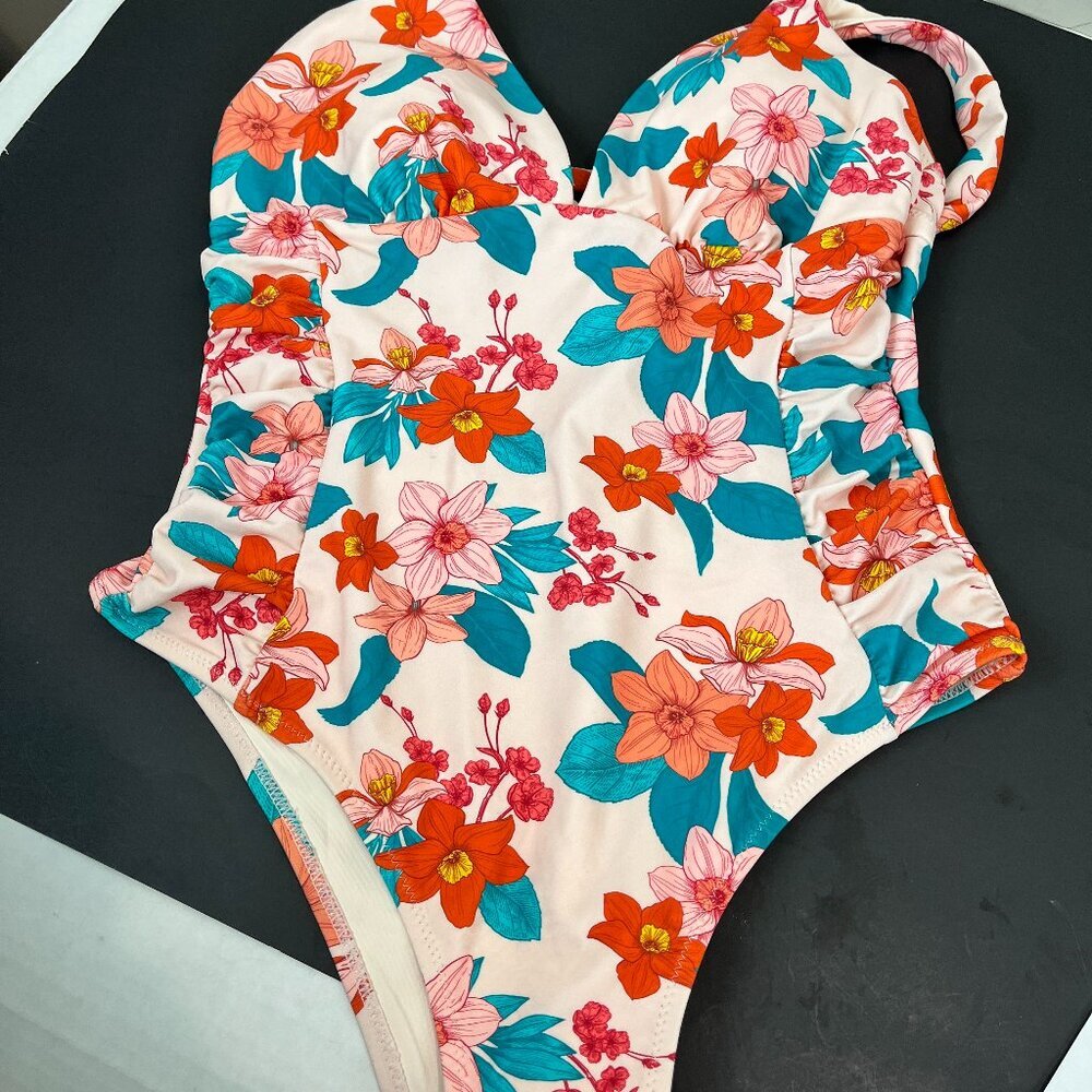 Women's 1 pc Floral Cupshe Swimsuit, Size M, NWT
